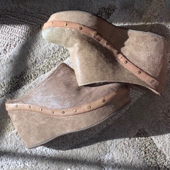 Antelope slip on clogs very cute!! - Picture 2 of 4